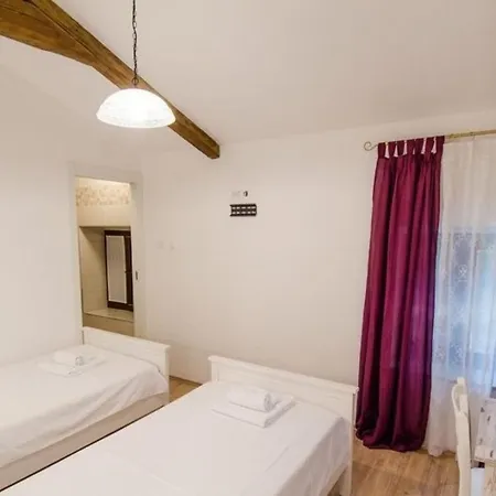 מלון Casa Rossa In Istria מוטובון