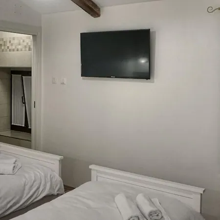Casa Rossa In Istria מלון מוטובון